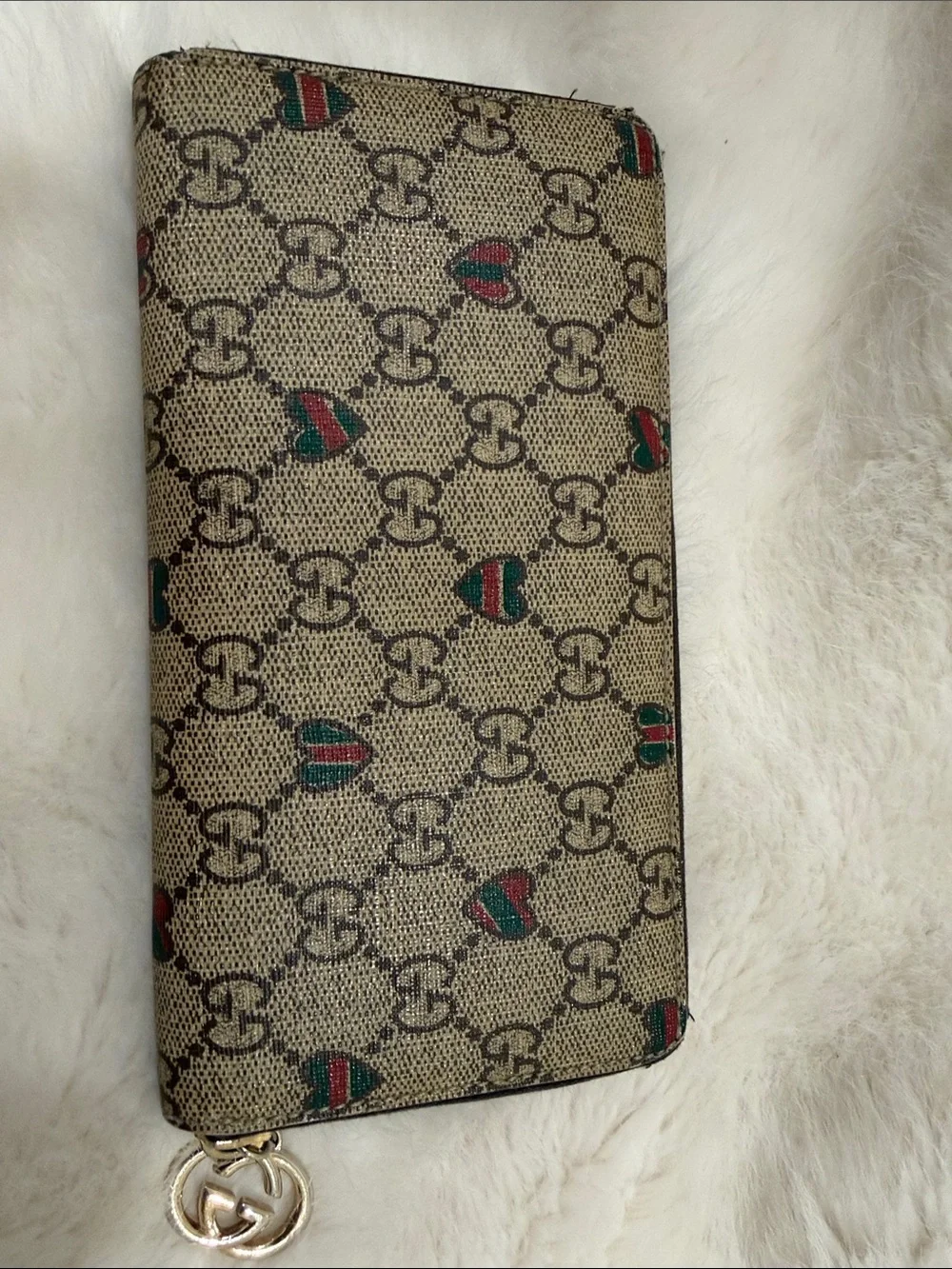 Gucci Beige GG Monogram Zip Wallet with Red & Green Hearts GG pull Authentic!